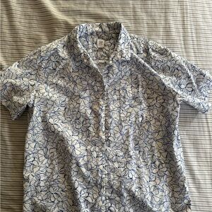 GAP Blue and White Floral Men's Shirt